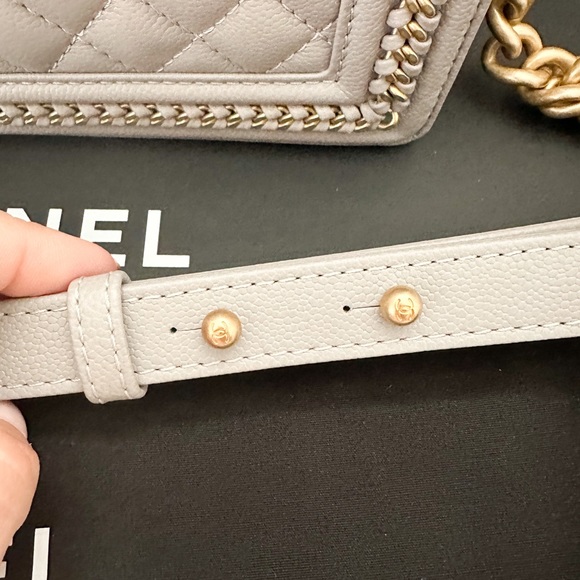 Chanel Caviar Quilted Chain Around Medium Boy Flap - Picture 9 of 16